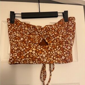 Hollister Flowered Crop Top Size L NWT